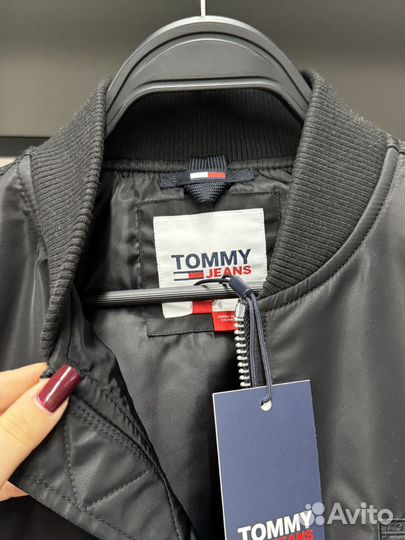 Бомбер Tommy Jeans Tonal Applique Logo Sateen Blac