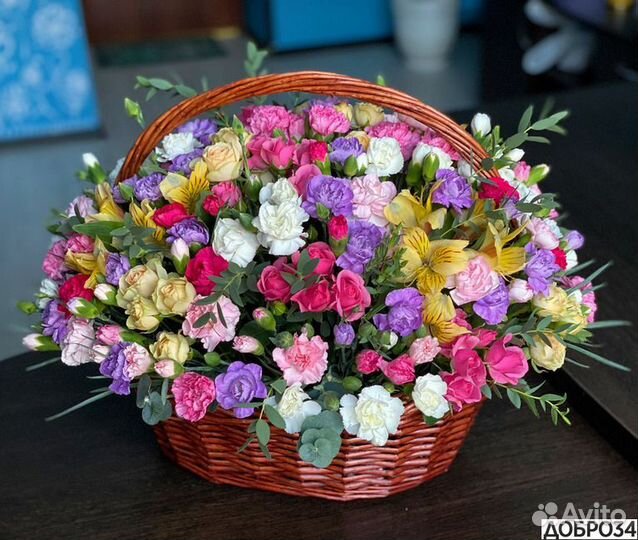 Цветы в корзине с доставкой
