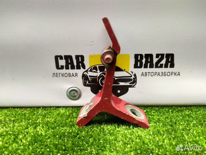 Петля двери задней правой Audi893831401