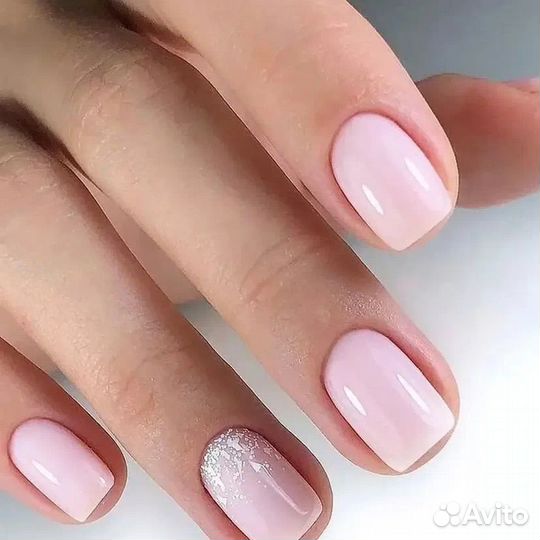 Модель на маникюр и педикюр