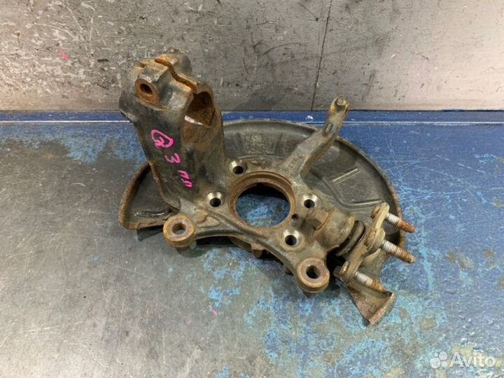 Кулак поворотный правый Audi Q3 8U