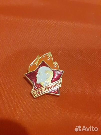 Пионерский галстук и значёк, СССР