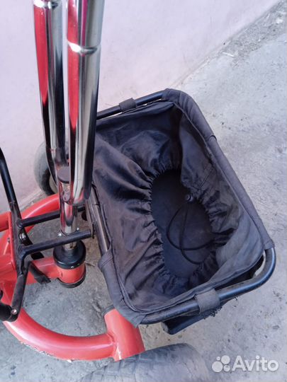 Трёхколёсный велосипед с родительским управлением