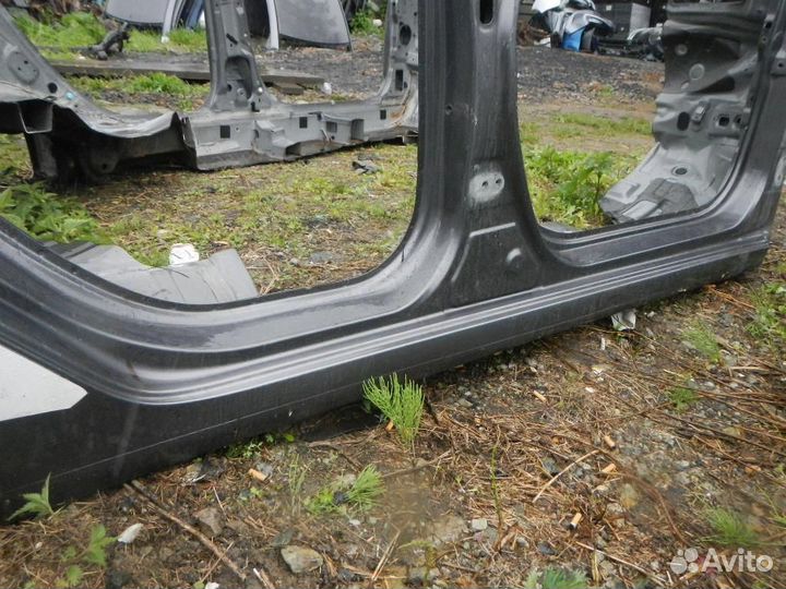 Панель боковая кузова/стойка правая Hyundai Solaris