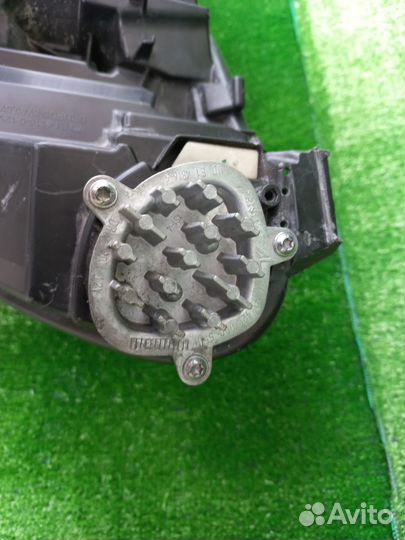 Фара правая Renault Arkana 260105307R