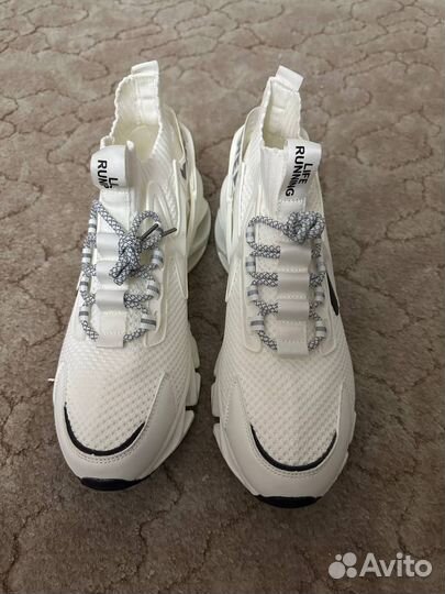 Кроссовки мужские 43 размера