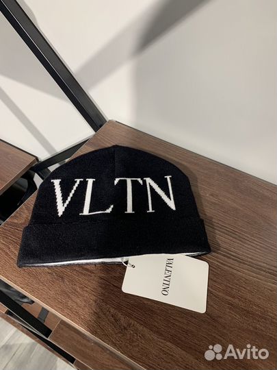 Шапка Valentino