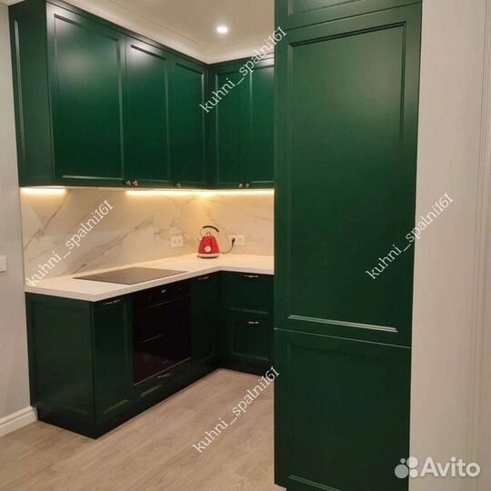 Красивая Зелёная кухня Неоклассика