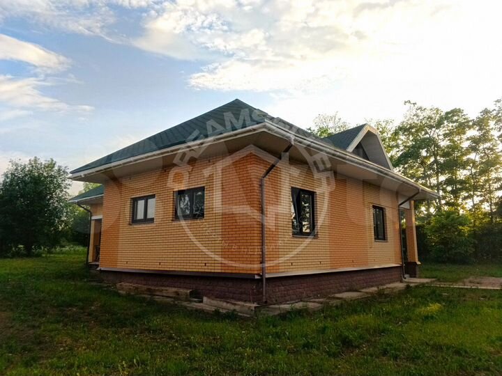 Коттедж 215 м² на участке 15 сот.