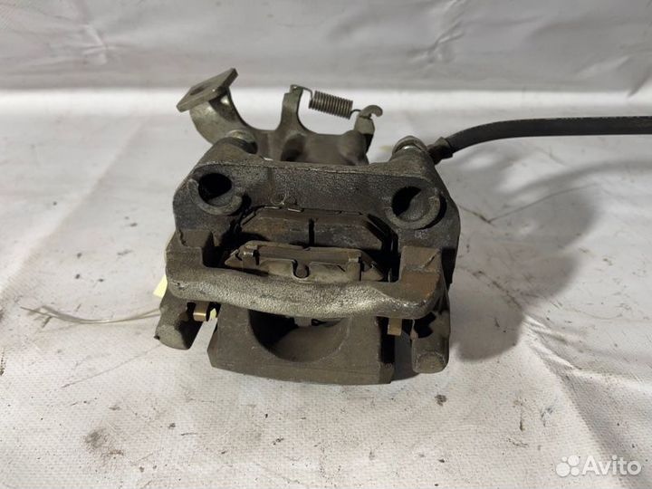 Суппорт задний правый Toyota Auris ZRE152