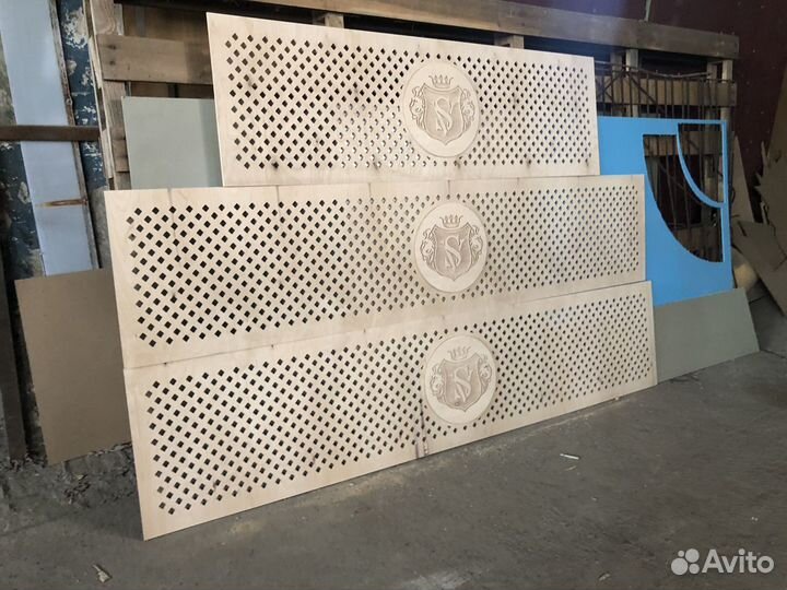 Перегородка из дерева для зонирования комнаты