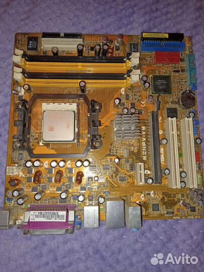 Материнская плата с процессором и памятью