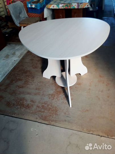 Кухонный стол