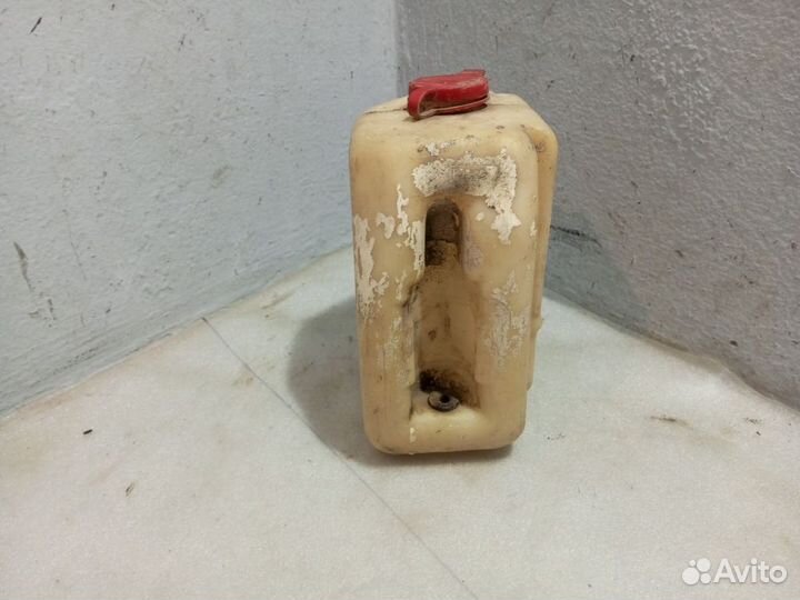 Бачок омывателя audi 100 C3