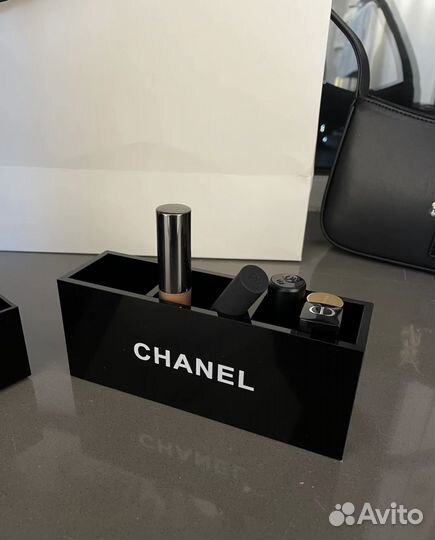 Органайзер Chanel для хранения кистей и косметики