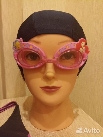 Купальник, очки для плавания, ласты