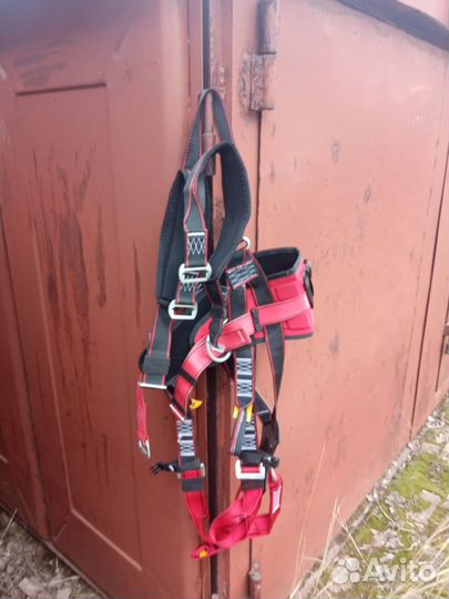 Страховочная привязь