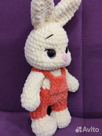 Вязаные игрушки зайчик