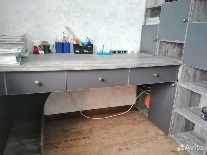 Детская подростковая стенка со столом и шкафом