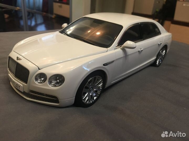 Модель автомобиля 1/18 Bentley