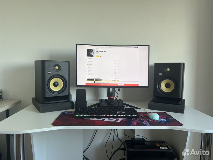 Компьютерный стол