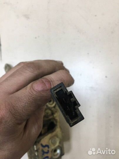 Замок двери багажника Chevrolet Niva