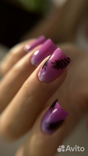 Маникюр, педикюр, брови в салоне красоты