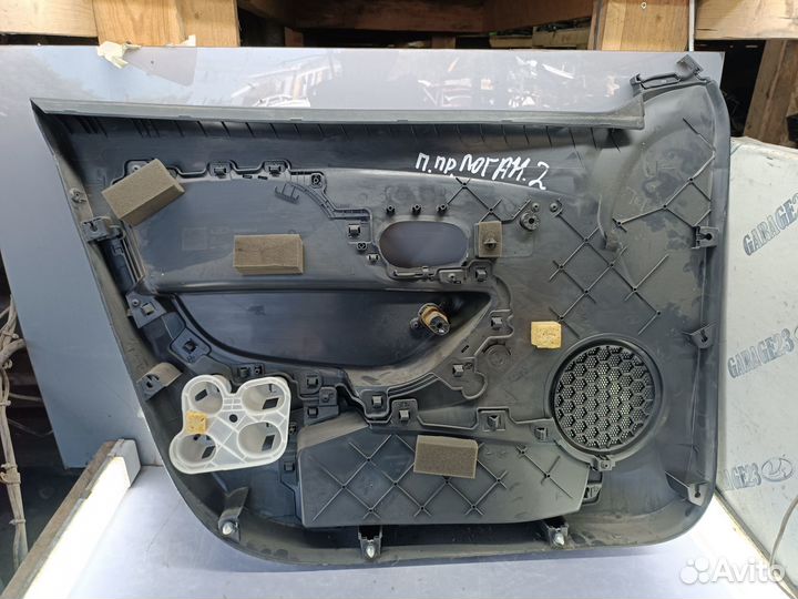 Обшивка передней правой двери Renault Logan 2