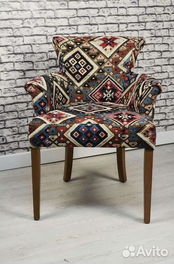 Мягкий стул со спинкой