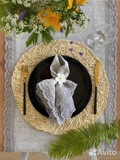 Дорожка на стол с салфетками для сервировки