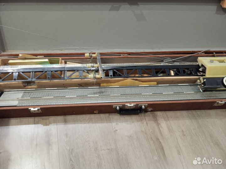 Продам вязальную машину