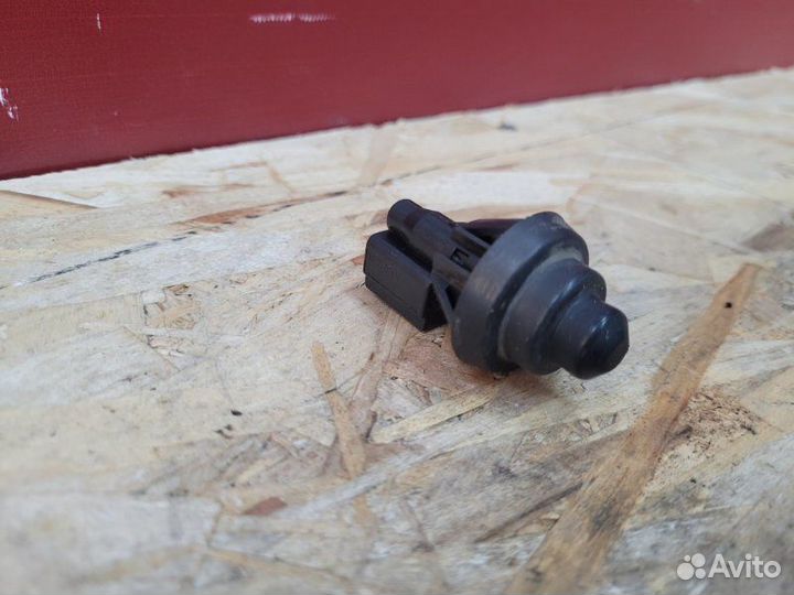 Концевик двери Renault Sandero Stepway