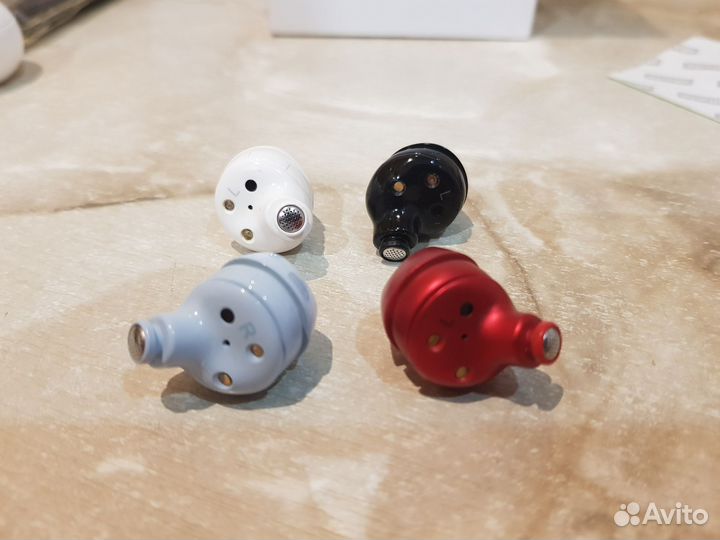 Наушники Samsung Galaxy buds plus +(Оригинал. )