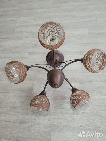 Продам люстру