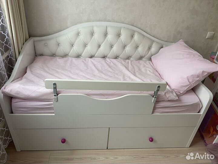 Кровать односпальная с ящиками и матрасом