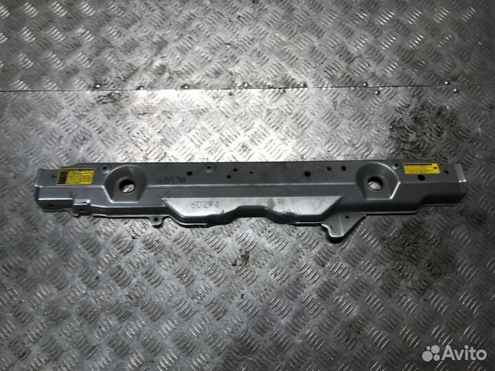 Верхняя планка телевизора Toyota Prius 20