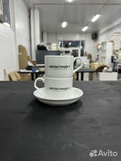 Кружки, термосы и значки с именами