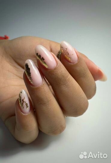 Модель на ногти