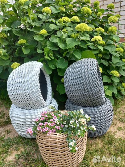 Кашпо из искусственного ротанга