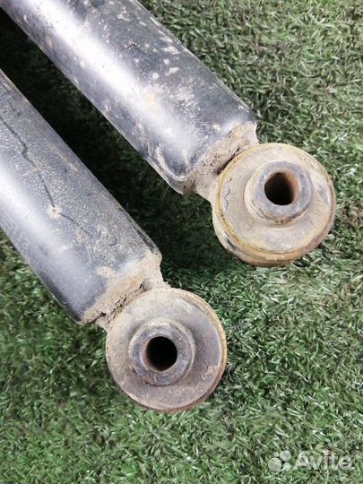 Амортизатор задний Mercedes-Benz Cls-Class C219