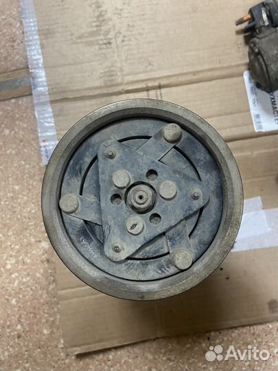 Компрессор кондиционера 1.6 4WD Renault Duster 1