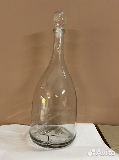 Бутылки и графины