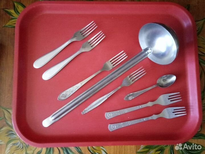 Подносы, вилки, ложка (всё пр-во СССР)