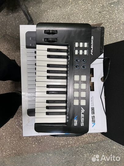 Midi клавиатура alesis v25