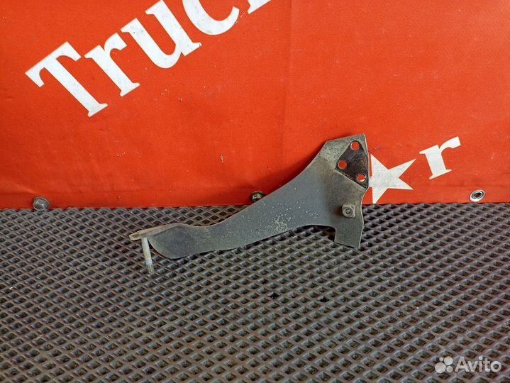 Кронштейн патрубка интеркулера Volvo FH