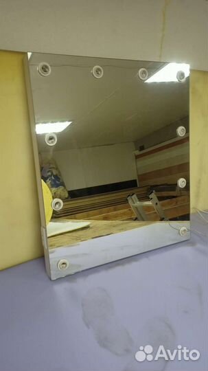 Зеркало на стену или столик