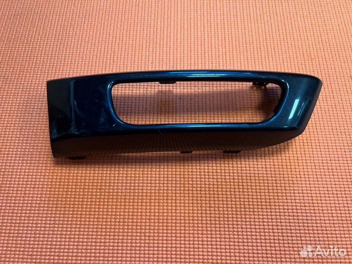 Накладка противотуманной фары передняя правая Land