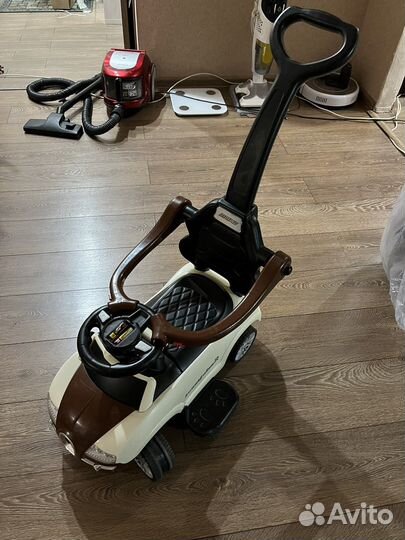 Машинка каталка с ручкой