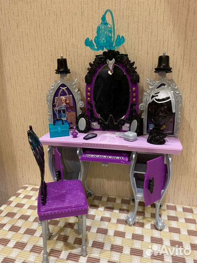 Туалетный столик для кукол