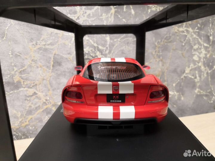 Autoart 1:18 Dodge Viper SRT-10